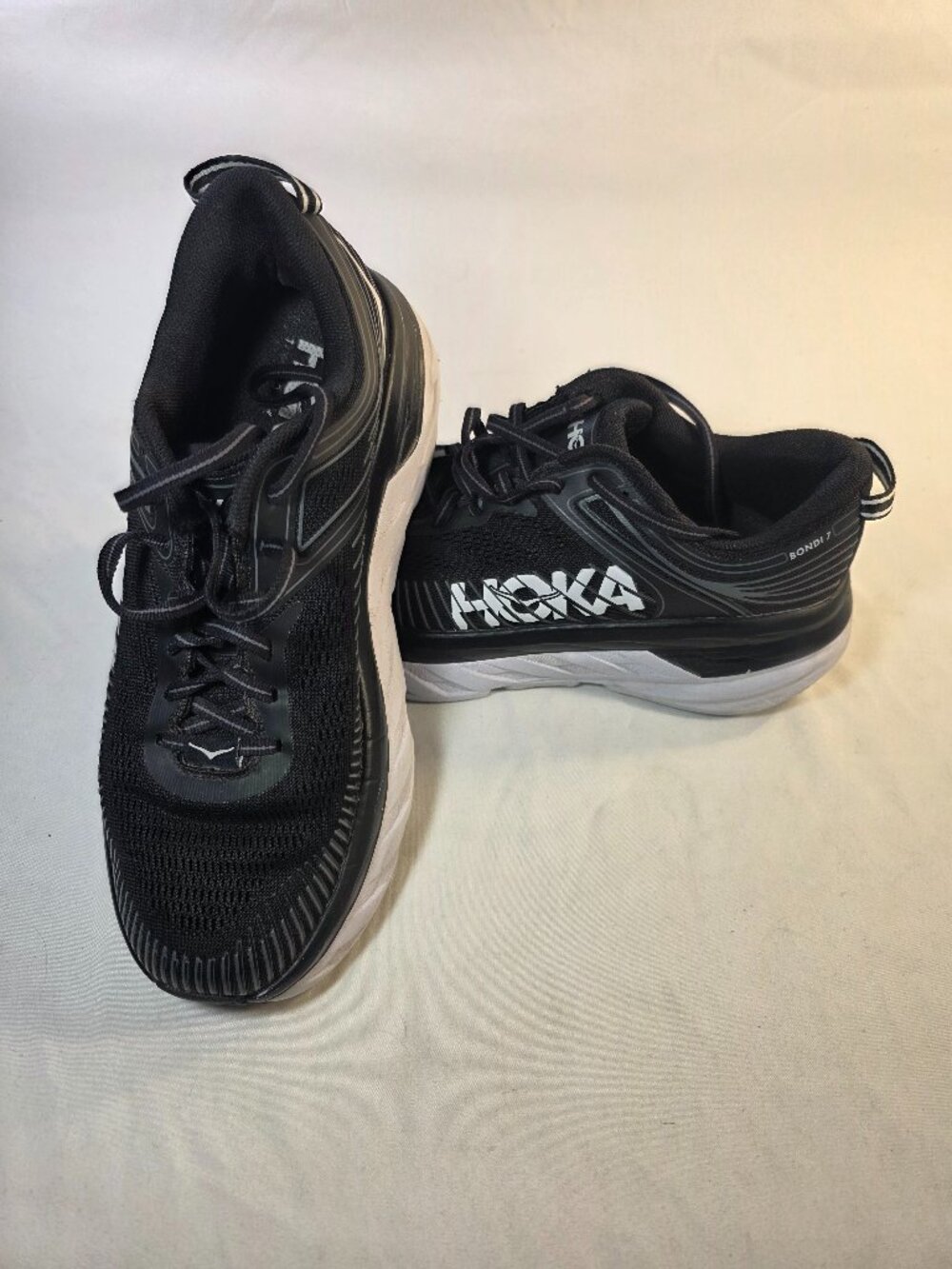 Hoka One One HOKA Bondi 7 Black White Women's Size 7.5